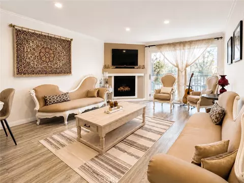 5565 Canoga Ave #207, Woodland Hills, CA 91367
