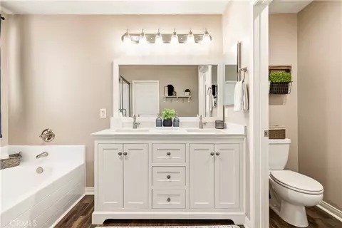 Bath - 159 Palermo Dr, Palmdale, CA 93550 photo 2 of 3