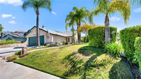Exterior - 28924 Raintree Ln, Santa Clarita, CA 91390 photo 3 of 17