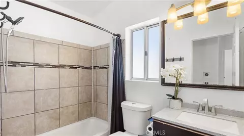 Bath - 28924 Raintree Ln, Santa Clarita, CA 91390 photo 3 of 3