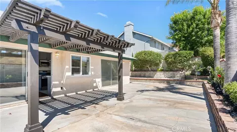 Exterior - 28924 Raintree Ln, Santa Clarita, CA 91390 photo 13 of 18