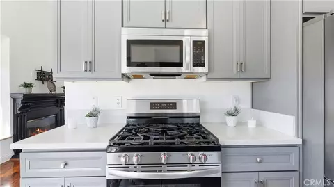 Kitchen - 28924 Raintree Ln, Santa Clarita, CA 91390 photo 3 of 5