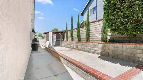 Exterior - 28924 Raintree Ln, Santa Clarita, CA 91390 photo 15 of 18