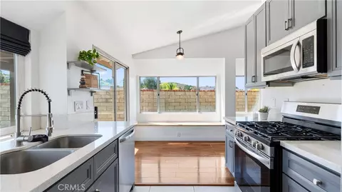 Kitchen - 28924 Raintree Ln, Santa Clarita, CA 91390 photo 5 of 5