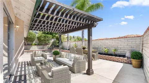 Exterior - 28924 Raintree Ln, Santa Clarita, CA 91390 photo 10 of 18