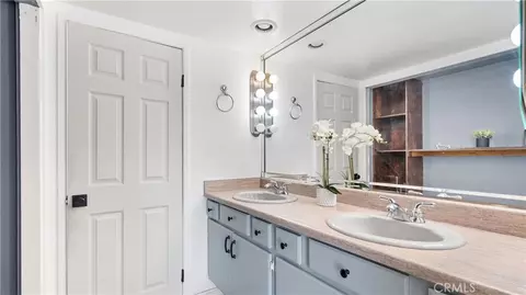 Bath - 28924 Raintree Ln, Santa Clarita, CA 91390 photo 1 of 3