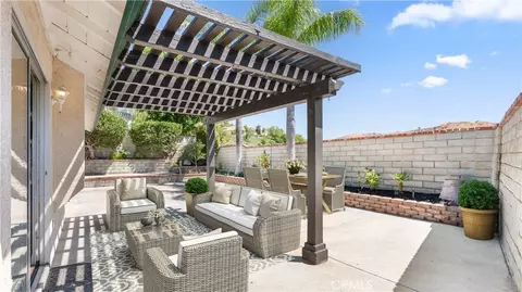Exterior - 28924 Raintree Ln, Santa Clarita, CA 91390 photo 9 of 17