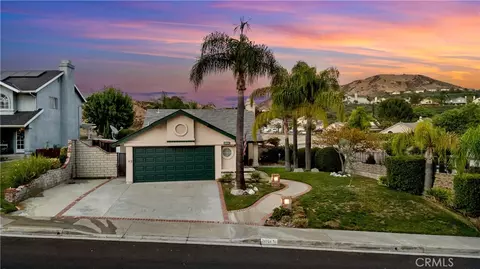 Exterior - 28924 Raintree Ln, Santa Clarita, CA 91390 photo 1 of 18