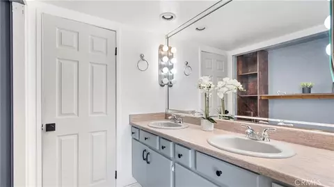 Bath - 28924 Raintree Ln, Santa Clarita, CA 91390 photo 1 of 3