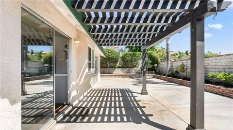 Exterior - 28924 Raintree Ln, Santa Clarita, CA 91390 photo 12 of 18