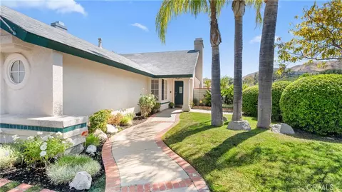 Exterior - 28924 Raintree Ln, Santa Clarita, CA 91390 photo 7 of 18