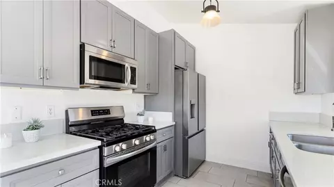 Kitchen - 28924 Raintree Ln, Santa Clarita, CA 91390 photo 2 of 5