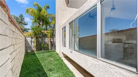 Exterior - 28924 Raintree Ln, Santa Clarita, CA 91390 photo 9 of 18