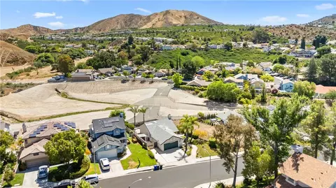 View/Area - 28924 Raintree Ln, Santa Clarita, CA 91390 photo 3 of 7