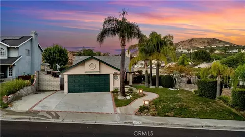 Exterior - 28924 Raintree Ln, Santa Clarita, CA 91390 photo 2 of 17