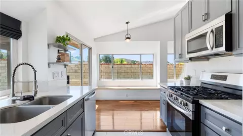 Kitchen - 28924 Raintree Ln, Santa Clarita, CA 91390 photo 5 of 5