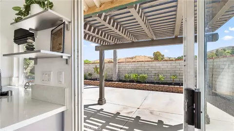 Exterior - 28924 Raintree Ln, Santa Clarita, CA 91390 photo 8 of 18