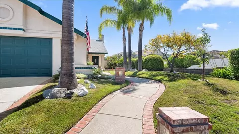 Exterior - 28924 Raintree Ln, Santa Clarita, CA 91390 photo 6 of 18