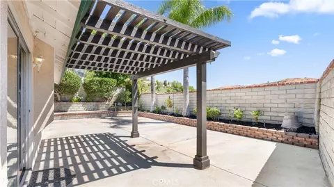 Exterior - 28924 Raintree Ln, Santa Clarita, CA 91390 photo 11 of 18