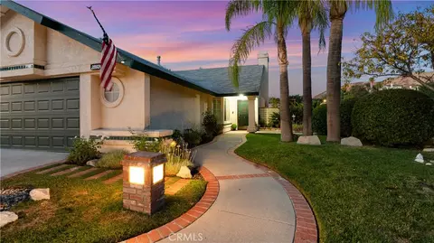 Exterior - 28924 Raintree Ln, Santa Clarita, CA 91390 photo 2 of 18