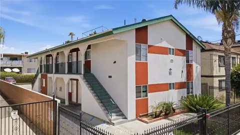7228 Independence, Canoga Park, CA 91303