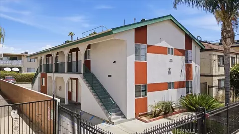7228 Independence, Canoga Park, CA 91303