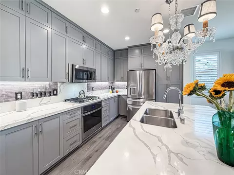 Kitchen - 2402 Conroy Ave, Camarillo, CA 93012 photo 4 of 10