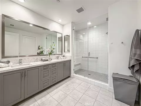 Bath - 2402 Conroy Ave, Camarillo, CA 93012 photo 2 of 6