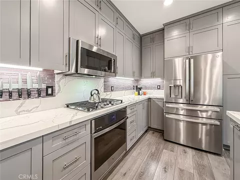 Kitchen - 2402 Conroy Ave, Camarillo, CA 93012 photo 6 of 10
