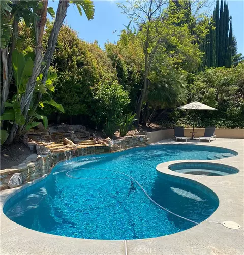 326 Fox Ridge Dr, Thousand Oaks, CA 91361