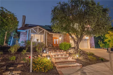 326 Fox Ridge Dr, Thousand Oaks, CA 91361