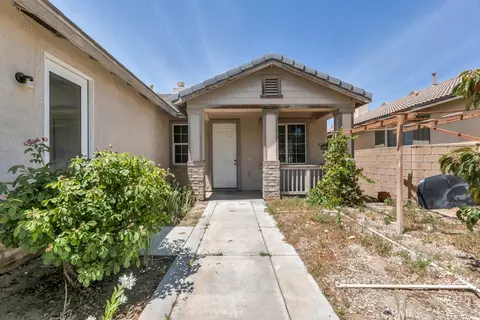 Exterior - 3753 Saddleback Dr, Palmdale, CA 93550 photo 2 of 13