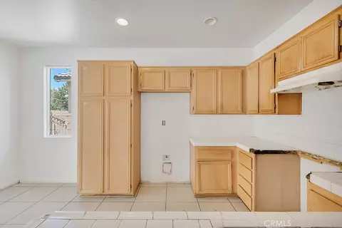 Kitchen - 3753 Saddleback Dr, Palmdale, CA 93550 photo 2 of 2