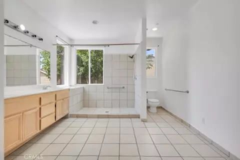 Bath - 3753 Saddleback Dr, Palmdale, CA 93550 photo 4 of 6