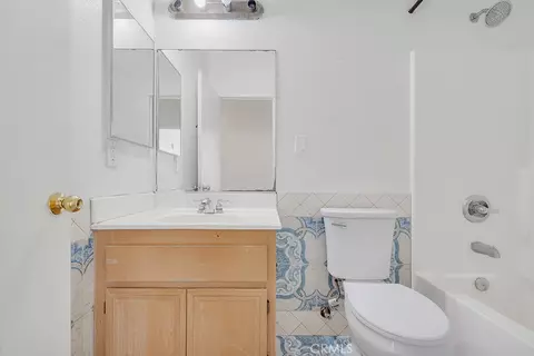 Bath - 3753 Saddleback Dr, Palmdale, CA 93550 photo 2 of 6