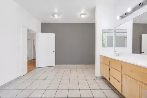 Bath - 3753 Saddleback Dr, Palmdale, CA 93550 photo 6 of 6