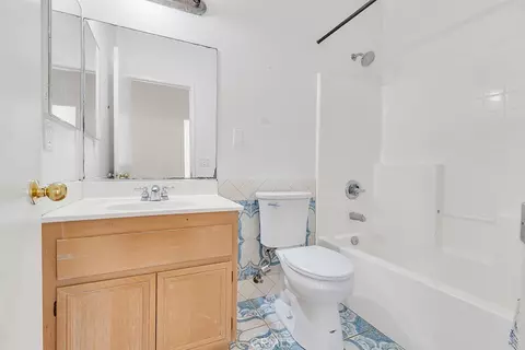 Bath - 3753 Saddleback Dr, Palmdale, CA 93550 photo 1 of 6
