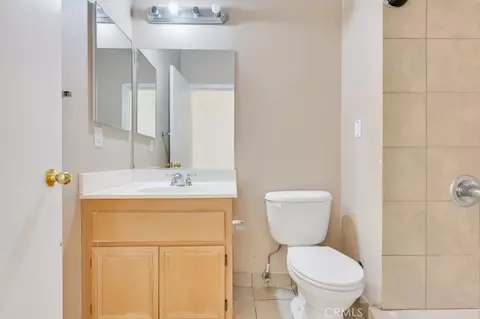 Bath - 3753 Saddleback Dr, Palmdale, CA 93550 photo 3 of 6