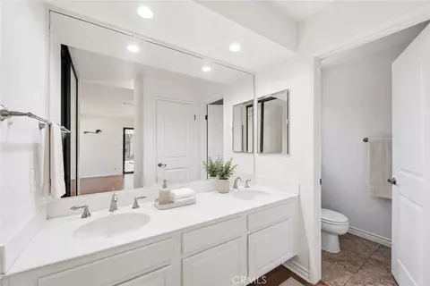 Bath - 4384 Laurelhurst Rd, Moorpark, CA 93021 photo 1 of 3