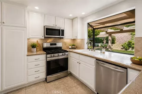 Kitchen - 4384 Laurelhurst Rd, Moorpark, CA 93021 photo 1 of 4