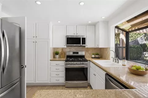 Kitchen - 4384 Laurelhurst Rd, Moorpark, CA 93021 photo 3 of 4