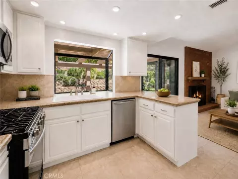 Kitchen - 4384 Laurelhurst Rd, Moorpark, CA 93021 photo 2 of 4