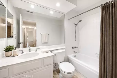 Bath - 4384 Laurelhurst Rd, Moorpark, CA 93021 photo 3 of 3