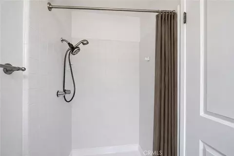 Bath - 4384 Laurelhurst Rd, Moorpark, CA 93021 photo 2 of 3