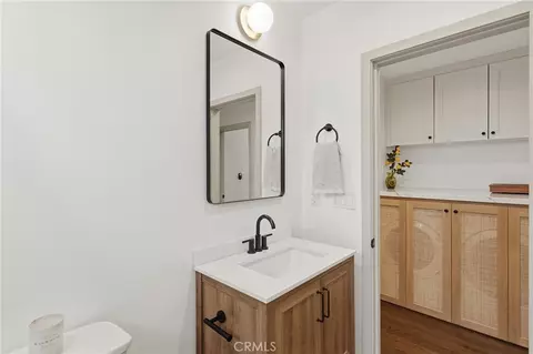 Bath - 10623 Tinker Ave, Tujunga, CA 91042 photo 2 of 3