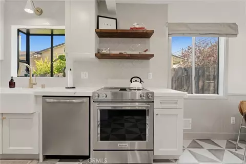 Kitchen - 10623 Tinker Ave, Tujunga, CA 91042 photo 7 of 8