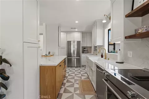 Kitchen - 10623 Tinker Ave, Tujunga, CA 91042 photo 5 of 8