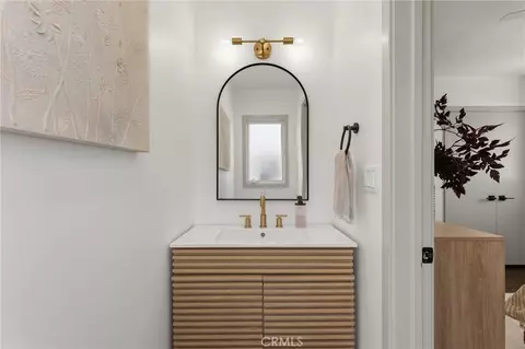 Bath - 10623 Tinker Ave, Tujunga, CA 91042 photo 3 of 3