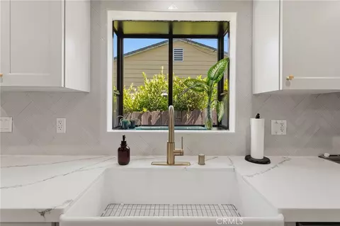 Kitchen - 10623 Tinker Ave, Tujunga, CA 91042 photo 8 of 8