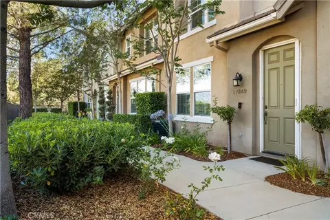 27249 Riverview Ln, Valencia, CA 91354